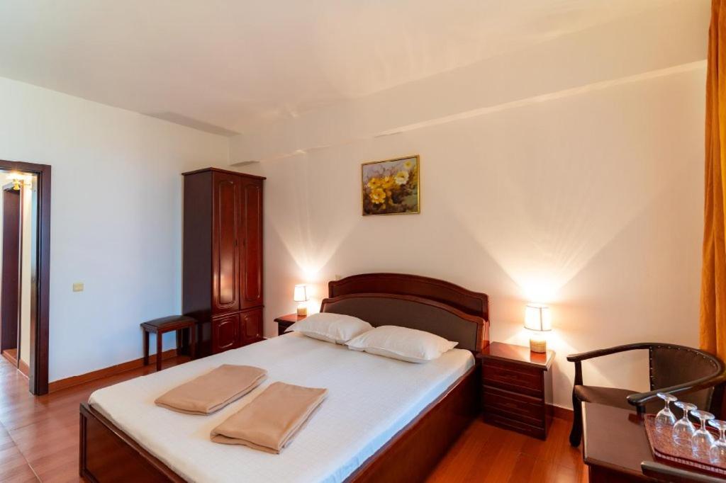 Hotel Victoria 科斯蒂内什蒂 外观 照片